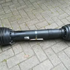 Eine Bondioli Gelenkwelle, bereit für den Einsatz auf dem Feld.