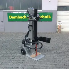 Ein robuster Holzspalter mit Zapfwelle, bereit für den Einsatz.