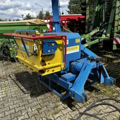 BGU KSA 370: Gelber und blauer landwirtschaftlicher Anhänger mit Hydraulikanschlüssen, bereit für den Einsatz.