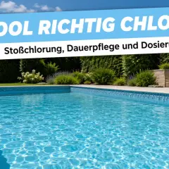 Klares Poolwasser mit Text "Pool richtig chloren: Stoßchlorung, Dauerpflege und Dosierung". Die richtige Chlordosierung ist entscheidend für hygienischen Badespaß.