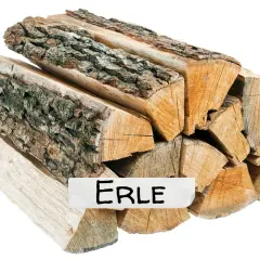 Ein Stapel gespaltenes Brennholz, gekennzeichnet als "Erle". Dieses Holz ist erle gutes Brennholz für gemütliche Abende.