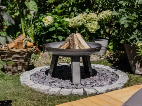 Feuerstelle im Garten planen - Ideen, Standort und Sicherheit