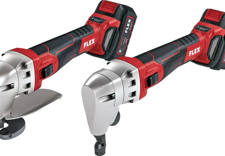 Zwei Akku-Blechscheren von FLEX, ideal zum präzisen Metall flexen.