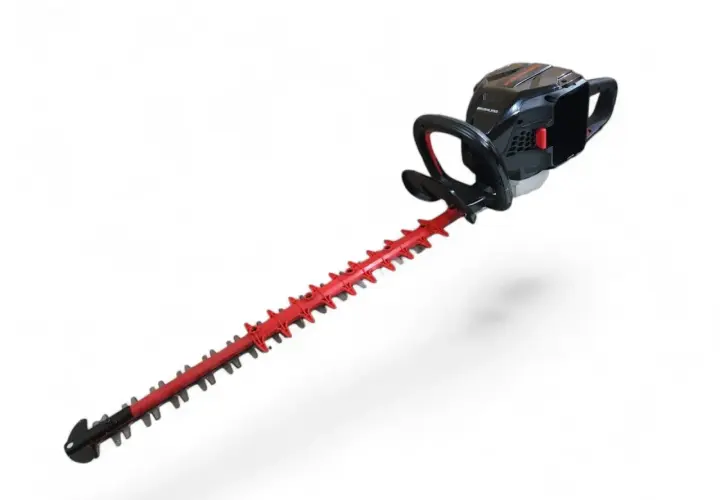 Schwarze Heckenschere mit rotem Messer, ein leistungsstarkes Werkzeug für Ihre Gartenarbeit, Cramer Gartengeräte.