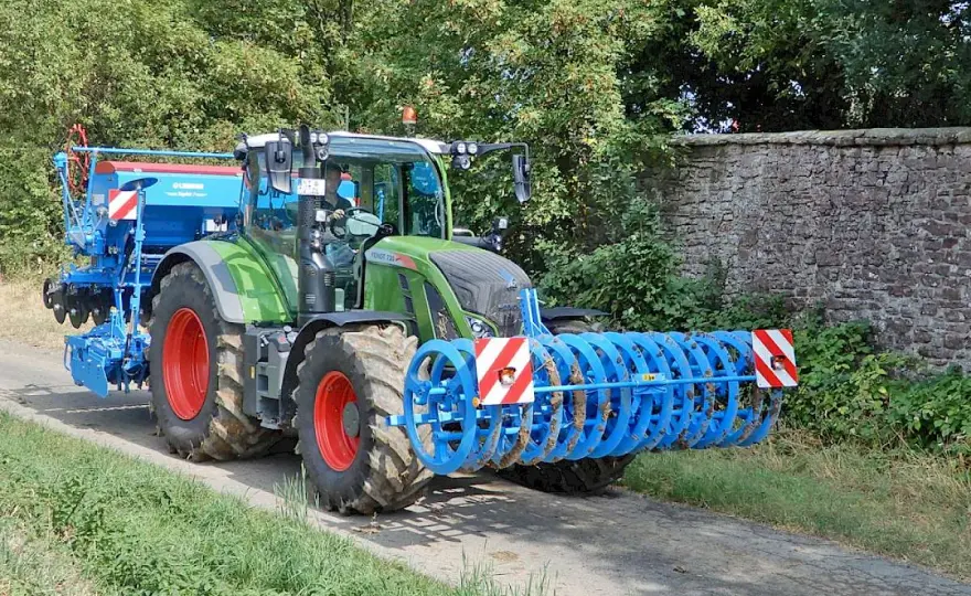 Parkwarntafel Traktor - Wann Pflicht & wie montieren?