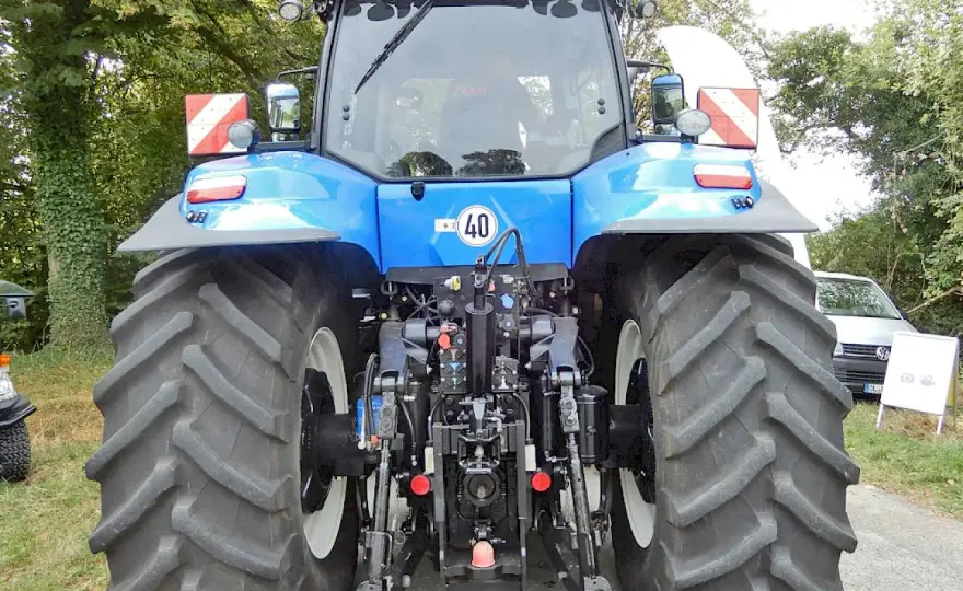 Beleuchtete Warntafel Traktor - Wann Pflicht? So wählen Sie richtig