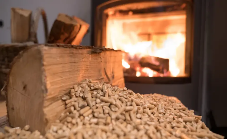 Bauholz im Kamin verbrennen - Geht das wirklich?