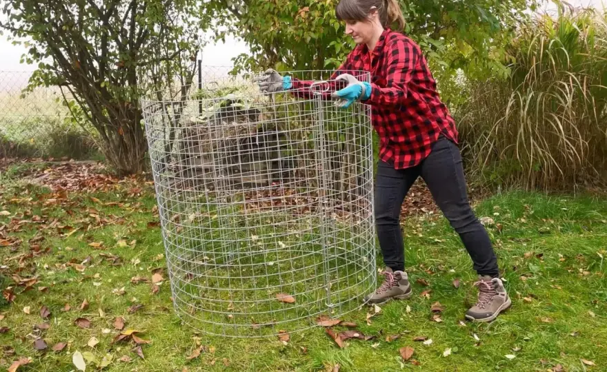 Laubkompost nutzen - So wird er zum Garten-Allrounder!