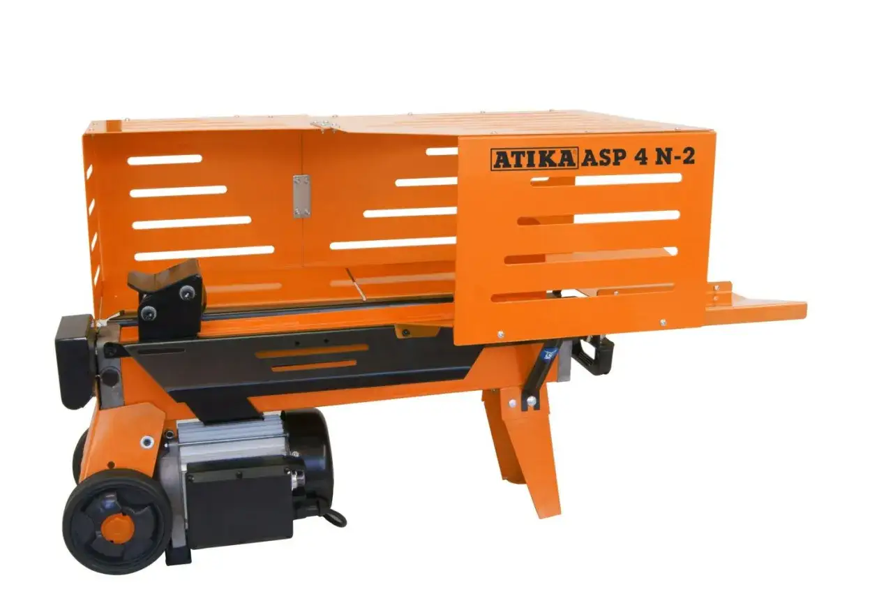 Orange holzspalter 4t mit Rädern und Motor, bereit für den Einsatz im Garten.