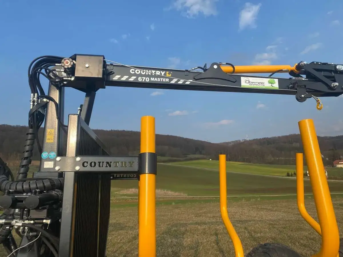 Ein Kranarm mit der Aufschrift